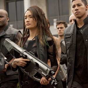 INSURGENT, (aka THE DIVERGENT SERIES: INSURGENT), from left: Maggie Q, Keiynan Lonsdale, 2015. ph: Andrew Cooper/©Summit Entertainment