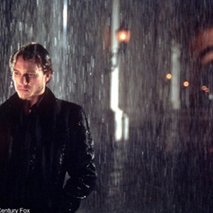 Alex (Heath Ledger) closes in on an important clue in his pursuit of the truth behind a series of unexplained murders and the secrets of The Order. photo 6