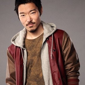 Aaron Yoo as Russell Kwon