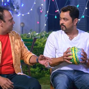SHUBH LAGNA SAVDHAN, (FROM L): KISHORI AMBIYE, SUBODH BHAVE, VIDYADHAR JOSHI,  GIRISH OAK,  2018. © GOLDEN TREE ENTERTAINMENT