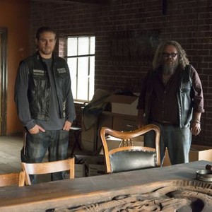 Sons of Anarchy, Charlie Hunnam (L), Mark Boone Junior (R), 'Sweet and Vaded', Season 6, Ep. #7, 10/22/2013, ©FX