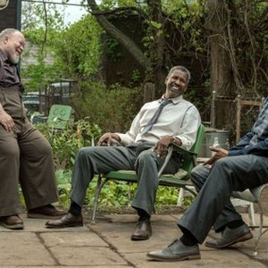 FENCES, L-R: STEPHEN MCKINLEY HENDERSON, DENZEL WASHINGTON, RUSSELL HORNSBY, 2016. PH: DAVID LEE/©PARAMOUNT PICTURES