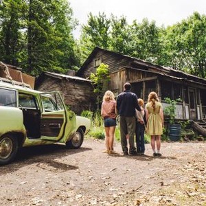 THE GLASS CASTLE, FROM LEFT, NAOMI WATTS, WOODY HARRELSON, CHARLIE SHOTWELL, SADIE SINK, 2017. PH: JAKE GILES NETTER. ©LIONSGATE