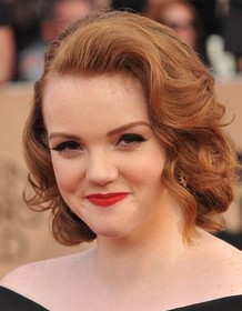 Stranger Things' Actress Shannon Purser Works at Movie Theater