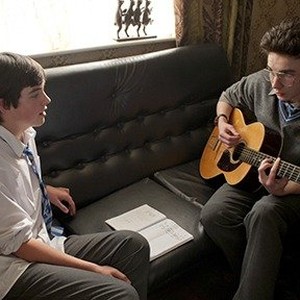 (L-R) Ferdia Walsh-Peelo as Cosmo and Mark McKenna as Eamon in "Sing Street."