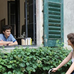CALL ME BY YOUR NAME, FROM LEFT: TIMOTHEE CHALAMET, VICTOIRE DU BOIS, 2017. PH: PETER SPEARS/© SONY PICTURES CLASSICS