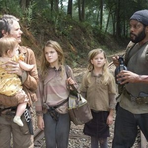 The Walking Dead, from left: Melissa McBride, Kylie Szymanski, Brighton Sharbino, Chad L Coleman, 'Inmates', Season 4, Ep. #10, 02/16/2014, ©AMC