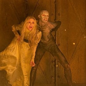 Penny Dreadful (season 1, episode 6): Olivia Llewellyn as Mina and Robert Nairne as a vampire