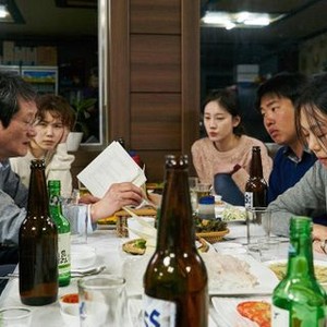 ON THE BEACH AT NIGHT ALONE, (AKA BAMUI HAEBYUN-EOSEO HONJA), SEATED LEFT CENTER: MOON SUNG-KEUN, SEATED CENTER: SONG SEON-MI, SEATED RIGHT: MIN-HEE KIM, 2017. ©CINEMA GUILD