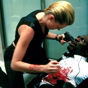 FEMME FATALE, Rebecca Romijn-Stamos, Eriq Ebouaney, 2002, (c) Warner Brothers