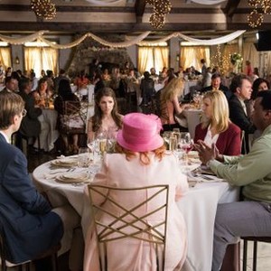 TABLE 19, CLOCKWISE FROM CENTER: ANNA KENDRICK, LISA KUDROW, CRAIG ROBINSON, JUNE SQUIBB, STEPHEN MERCHANT, TONY REVOLORI, 2017. PH: JACE DOWNS/TM & COPYRIGHT ©FOX SEARCHLIGHT PICTURES. ALL RIGHTS RESERVED.