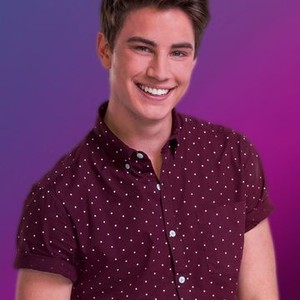 Carson Rowland as Cole Reyes