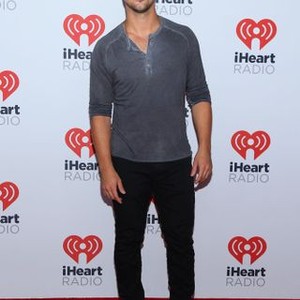 Taylor Lautner in attendance for iHeartRadio Music Festival & Village 2015 - FRI, MGM Resorts Village, Las Vegas, NV September 18, 2015. Photo By: James Atoa/Everett Collection