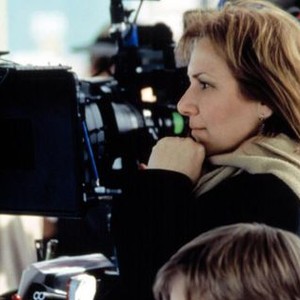 PAY IT FORWARD, Director Mimi Lederon set, 2000.