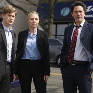 Allegiance, Gavin Stenhouse (L), Hope Davis (C), Scott Cohen (R), 'Family Crisis', Season 1, Ep. #10, ©NBC