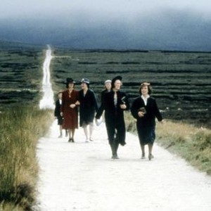 DANCING AT LUGHNASA, (rear) Sophie Thompson, Bird Brennan, Catherine McCormack, (front) Meryl Streep, Kathy Burke, 1998, (c) Sony Pictures Classics