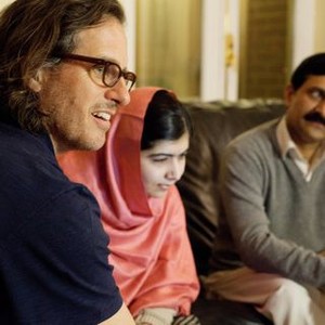 HE NAMED ME MALALA, from left: director Davis Guggenheim, Malala Yousafzai, Ziauddin Yousafzai in Birmingham, England. Dec 16, 2013, 2015. ph: Caroline Furneaux/TM & copyright Fox Searchlight Pictures. All rights reserved