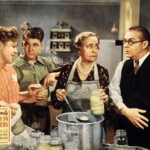 SAFETY IN NUMBERS, from left, Spring Byington, George Ernest, Florence Roberts, Jed Prouty, 1938, TM & Copyright © 20th Century Fox Film Corp