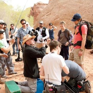 127 HOURS, director Danny Boyle (straw hat center), Kate Mara (sunglasses on head), James Franco (green cap), on location, 2010. ph: Chuck Zlotnick/TM and Copyright ©Fox Searchlight Pictures. All rights reserved