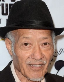 Aki Aleong