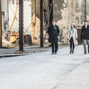Elementary, Aidan Quinn (L), Lucy Liu (C), Jonny Lee Miller (R), 09/27/2012, ©CBS