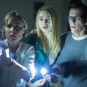 THE DARKNESS, from left: David Mazouz, Radha Mitchell, Lucy Fry, Kevin Bacon, 2016. © High Top Releasing