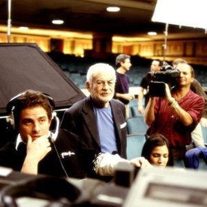 RED DRAGON, Director Brett Ratner, producer Dino Di Laurentiis on the set, 2002, (c) Universal