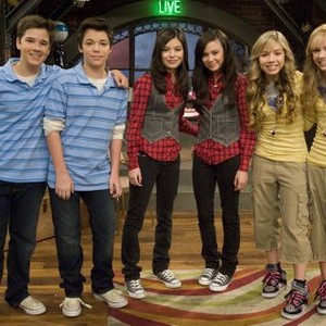 iCarly, from left: Nathan Kress, Gabriel Basso, Miranda Cosgrove, Malese Jow, Jennette McCurdy, Annie Defatta, 09/08/2007, ©NICK