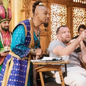 ALADDIN, FROM LEFT: WILL SMITH(CENTER), DIRECTOR GUY RITCHIE, ON-SET, 2019. PH: DANIEL SMITH/© WALT DISNEY STUDIOS MOTION PICTURES