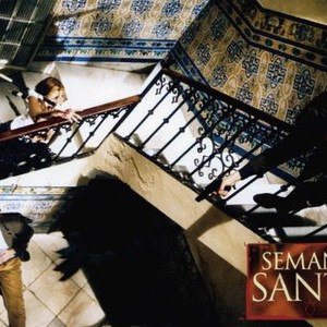 SEMANA SANTA, Feodor Atkine (on floor), Mira Sorvino, Olivier Martinez (with gun), 2002, © Buena Vista