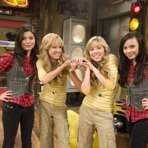iCarly, from left: Miranda Cosgrove, Annie Defatta, Jennette McCurdy, Malese Jow, 09/08/2007, ©NICK