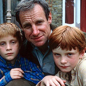 Nicholas Farrell (center) as Dr. Mouldy, with his two sons Tim - Bobby Williams (left) - and Tom - Joseph Williams (right) in Trimark's Beautiful People photo 5