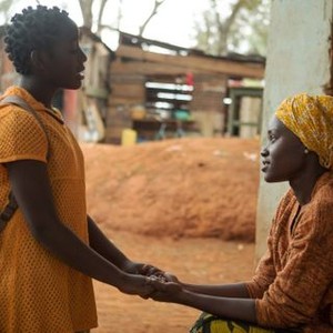 QUEEN OF KATWE, from left: Lupita Nyong'o, Madina Nalwanga, 2016, ph: Edward Echwalu/© Walt Disney Pictures