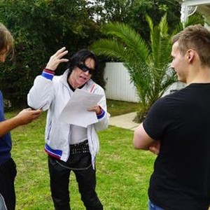 BEST F(R)IENDS: VOLUME ONE, FROM LEFT: GREG SESTERO, TOMMY WISEAU, DIRECTOR JUSTIN MACGREGOR, ON SET, 2017. PH: KRISTOPHER MACGREGOR/© FATHOM EVENTS