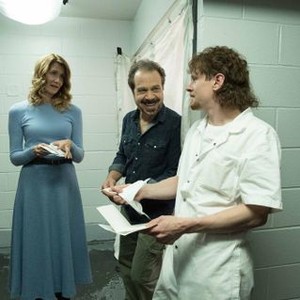 TRIAL BY FIRE, STARTING 2ND FROM LEFT: LAURA DERN, DIRECTOR EDWARD ZWICK, JACK O'CONNELL, ON-SET, 2018. PHOTO: STEVE DIETL/© ROADSIDE ATTRACTIONS