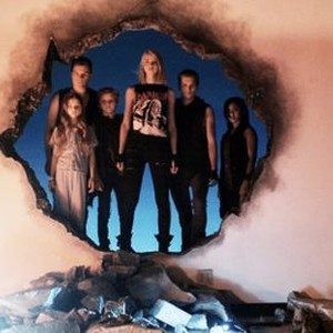 MAXIMUM RIDE, from left, Lyliana Wray, Patrick Johnson, Gavin Lewis, Allie Marie Evans, Zayne Emory, Tetona Jackson, 2016, ©Paramount's Worldwide Television Licensing & Distribution and Acquisitions