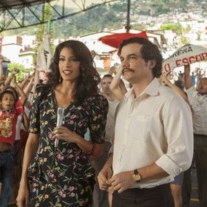 Narcos, Stephanie Sigman (L), Wagner Moura (R), 'The Sword of Simon Bolivar', Season 1, Ep. #2, 08/28/2015, ©NETFLIX