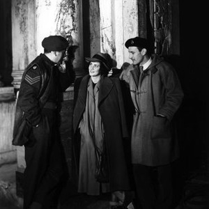 THE THIRD MAN, from left: Bernard Lee, Alida Valli, Trevor Howard on set, 1949