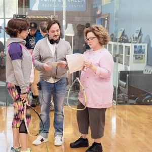 LIFE OF THE PARTY, FROM LEFT, MAYA RUDOLPH, DIRECTOR BEN FALCONE, MELISSA MCCARTHY, ON-SET, 2018. PH: HOPPER STONE. ©WARNER BROS.