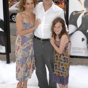Jennifer Grey, family at arrivals for Mr. Popper''s Penguins Premiere, Grauman''s Chinese Theatre, Los Angeles, CA June 12, 2011. Photo By: Elizabeth Goodenough/Everett Collection
