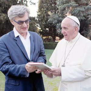 POPE FRANCIS: A MAN OF HIS WORD, FROM LEFT: DIRECTOR WIM WENDERS, POPE FRANCIS, ON SET, 2018. © FOCUS FEATURES