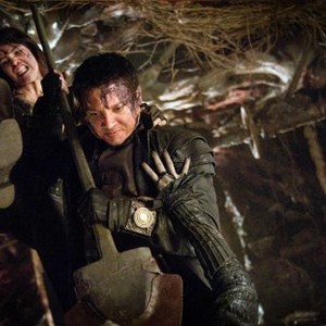 HANSEL & GRETEL: WITCH HUNTERS, (aka HANSEL AND GRETEL: WITCH HUNTERS), from left: Gemma Arterton, Jeremy Renner, 2013. ph: David Appleby/©Paramount Pictures