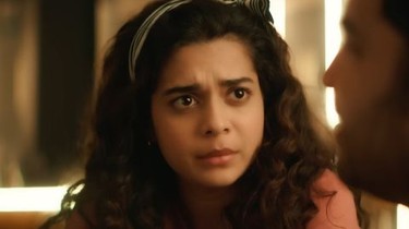 Mini yubkalar va paypoqlardagi porno Koptoksiz shemale foto