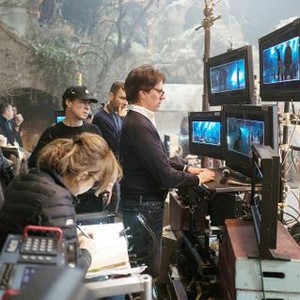 MARY POPPINS RETURNS, CREW, DIRECTOR ROB MARSHALL (CENTER, LOOKING AT MONITORS), ON-SET, BEHIND THE SCENES, 2018. PH: JAY MAIDMENT/©WALT DISNEY STUDIOS MOTION PICTURES