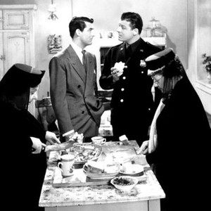 ARSENIC AND OLD LACE, from left: Josephine Hull, Cary Grant, Jack Carson, Jean Adair, 1944