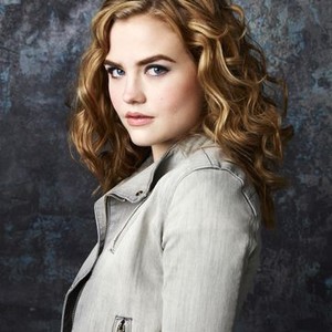 Maddie Hasson as Jo Masterson