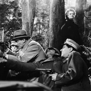 THE LADY VANISHES, Paul Lukas (gloves), Mary Clare (standing rear), 1938