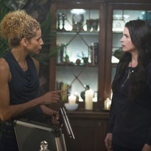 Witches of East End, Michelle Hurd (L), Julia Ormond (R), 'Boogie Knight', Season 2, Ep. #5, 08/10/2014, ©LIFETIME