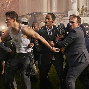 (L-R) Channing Tatum as John Cale and Jamie Foxx as President James Sawyer in "White House Down." photo 2