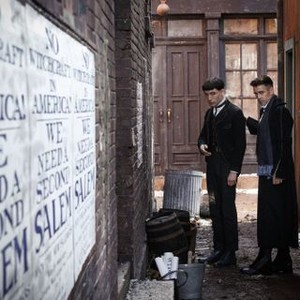 FANTASTIC BEASTS AND WHERE TO FIND THEM, from left, Ezra Miller, Colin Farrell, 2016. ph: Jaap Buitendijk. © Warner Bros.